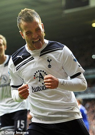 राफेल व्हॅन डर वार्ट संघर्ष करणाऱ्या डार्ट्सच्या दिग्गज रेमंड व्हॅन बर्नवेल्डला मदत करण्यासाठी पुढे आले: माजी टोटेनहॅम स्टारचा दावा आहे की ‘आळशी’ बार्नी अद्याप कोणालाही पराभूत करू शकतो