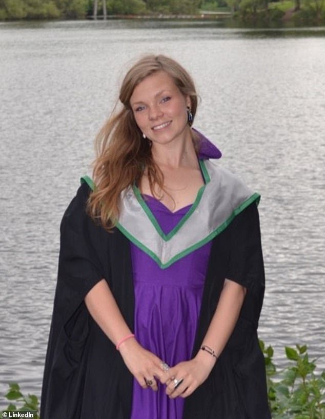 सामाजिकदृष्ट्या चिंताग्रस्त सहकारी ज्याला तिच्या कामाच्या ख्रिसमस पार्टीसाठी हेतुपुरस्सर आमंत्रित केले गेले नाही कारण यामुळे तिच्यावर सावली पडेल या भीतीने, भेदभावाचा खटला हरला