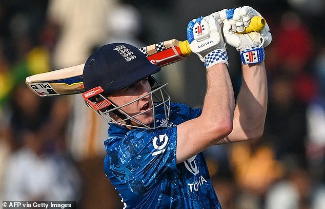 हंड्रेड फायनल आणि पाकिस्तान कसोटी मालिकेदरम्यान फक्त एक दिवस बाकी असताना, इंग्लंडचे क्रिकेट स्टार एका हास्यास्पद वेळापत्रकाद्वारे ब्रेकिंग पॉईंटवर ढकलले जातील.