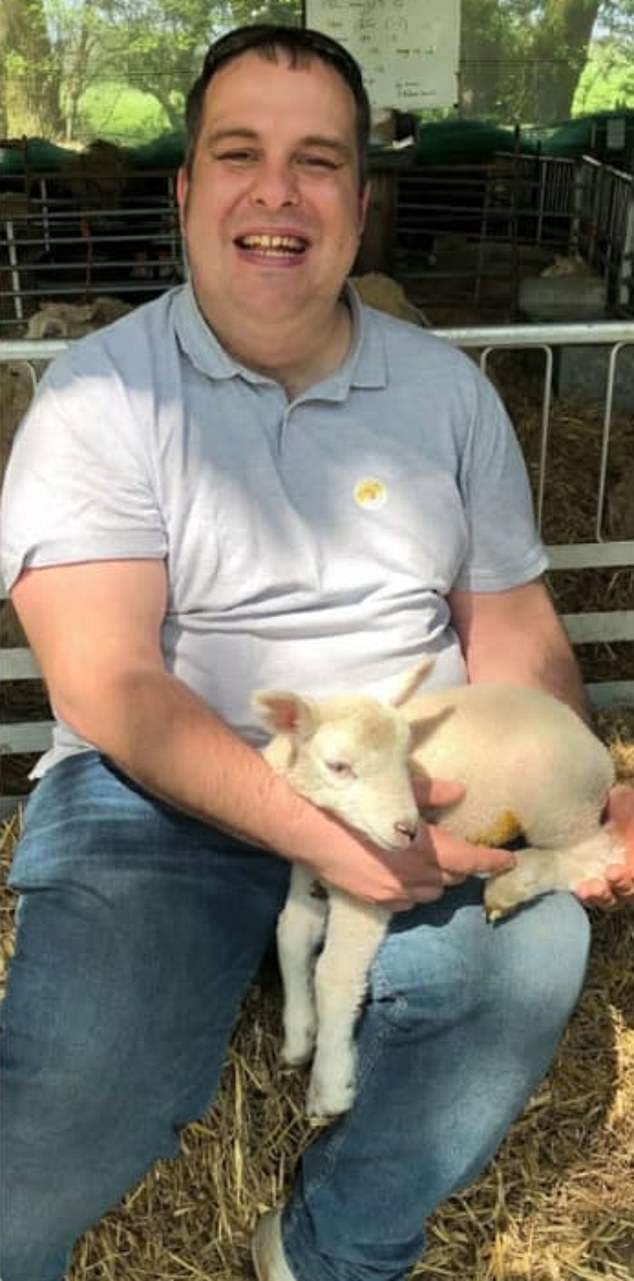 माझ्या मुलाला ऑगस्टमध्ये एका बेकायदेशीर स्थलांतरिताने पळवून नेले होते…आणि आता मला सांगण्यात आले आहे की त्याचा मारेकरी पुढच्या वर्षी मुक्त होऊ शकेल