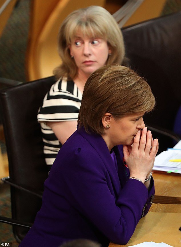 स्वाइनीने सुपर हॉस्पिटलमध्ये संसर्गाच्या संकटाची पहिली माहिती मिळाल्याचा दावा केल्याच्या तीन वर्षांपूर्वी सरकारला आरोग्यविषयक सूचना पाठवण्यात आल्या होत्या.