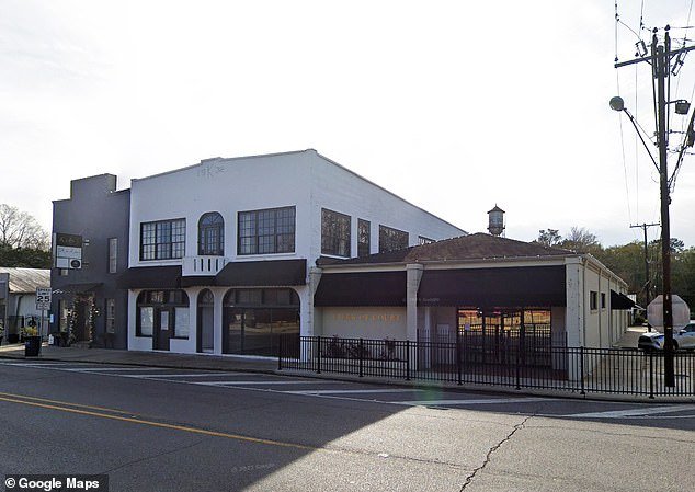 लुईझियानामध्ये एका लहान मुलासह सहा जणांना गोळ्या घालण्यात आल्याने मार्डी ग्रासने भयपट दाखवले