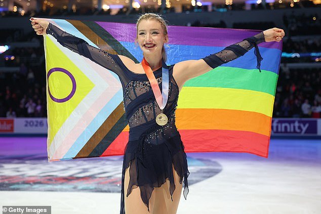 उभयलिंगी आणि पॅनसेक्सुअल अमेरिकन फिगर स्केटरला भेटा जी म्हणते की बाहेर येण्याने तिची ऑलिम्पिक सुवर्णासाठी बोली वाढली