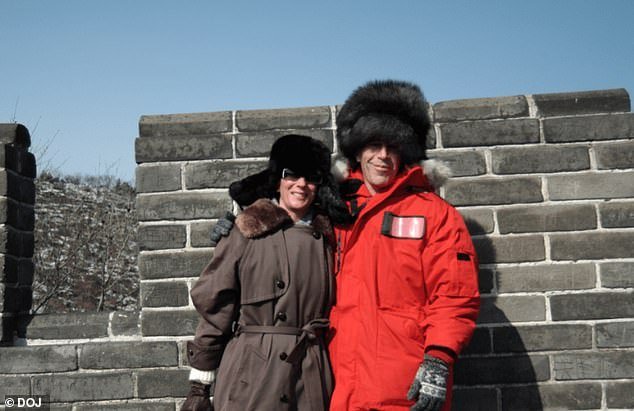 एपस्टाईनचे लैंगिक साम्राज्य हे ‘केजीबी हनी ट्रॅप’ होते: पीडोफाइल फायनान्सरने पुतिन यांच्याशी पुतीन यांच्याशी अनेक चर्चा केली – रशियन मुलींसह जगप्रसिद्ध व्यक्तींवरील ‘कॉमप्रोमॅट’ कापणी करण्यासाठी उड्डाण केले