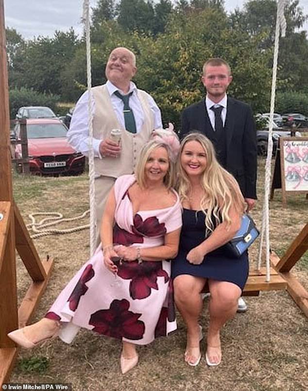 केप वर्दे येथील पंचतारांकित रिसॉर्ट्समध्ये पोटातील प्राणघातक जीवाणूंच्या संसर्गामुळे चार ब्रिटिश हॉलिडेकरांचा मृत्यू झाला आहे.