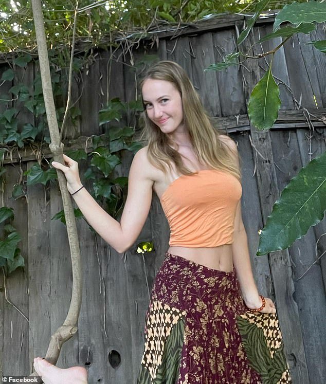 मेयरलची मुलगी, 22, अचानक मृत्यूपूर्वी मोटारवेच्या बाजूला “संकटात” सापडली होती