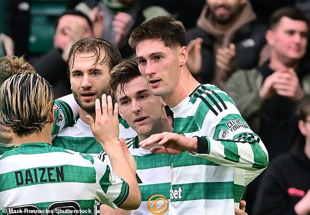 CELTIC 2 FALKIRK 0: नवीन स्वाक्षरी करणारा टॉमस कावंकारा पार्कहेड येथे एक आकर्षक अपग्रेड होता हे सिद्ध केले कारण मार्टिन ओ’नीलच्या पुरुषांनी विजेतेपदासाठी पुन्हा प्रवेश केला.
