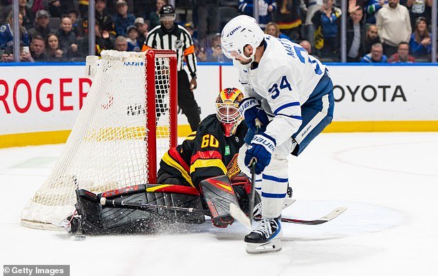 व्यापार करारानंतर चीन कॅनडामध्ये ‘आइस हॉकी संपेल’ असा ट्रम्प यांनी उन्मादपणे दावा केला