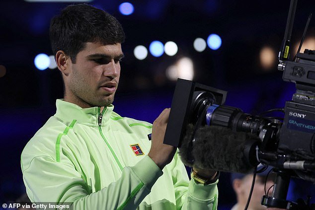 ऑस्ट्रेलियन ओपनच्या आयोजकांना टोन-डेफ याचिकेवर यूएस टेनिस चाहत्यांनी तुकडे तुकडे केले