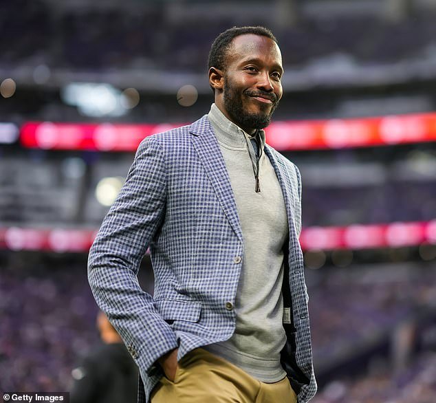 पितृत्व रजा घेण्याच्या NFL कार्यकारिणीच्या निर्णयावर सोशल मीडिया विभाजित: ‘तुम्ही दोन आठवड्यांची सुट्टी घेऊ नका’