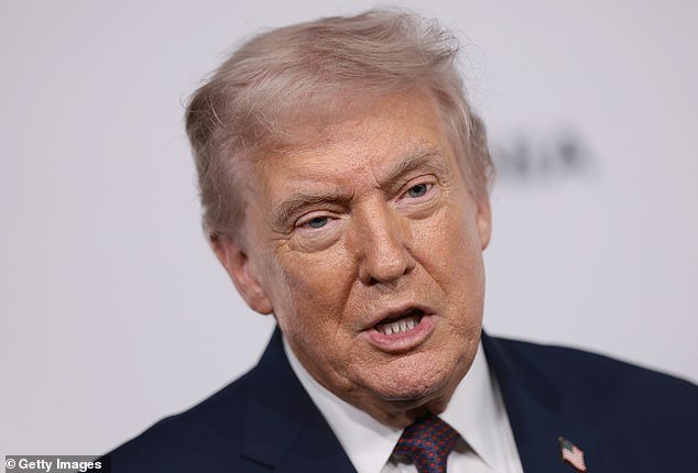 रद्दीकरण आणि कर्मचाऱ्यांच्या सुटण्याच्या हल्ल्यादरम्यान ट्रम्पचे केनेडी सेंटर “पुनरुज्जीवन” साठी दोन वर्षांसाठी बंद होईल