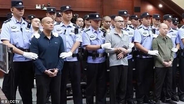 चीनने आणखी चार फसव्या माफिया बॉसला फाशी दिली आहे, कारण बीजिंगने जगभरातील हजारो लोकांना बनावट रोमान्स आणि क्रिप्टोकरन्सीच्या नकारात्मक गोष्टींमध्ये अडकवणाऱ्या आणखी एका गुन्हेगारी कुटुंबावर कारवाई केली आहे.