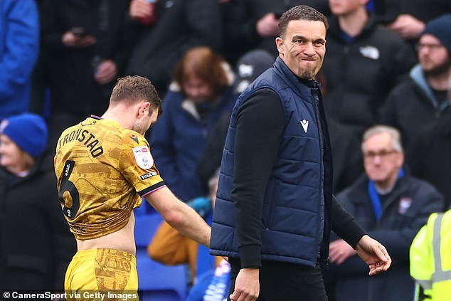 चॅम्पियनशिप क्लबने त्यांच्या व्यवस्थापकाला काढून टाकले – त्याच्या पहिल्या वर्धापन दिनापूर्वी – आठ गेम जिंकल्याशिवाय