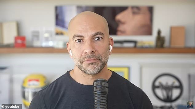 जेफ्री एपस्टाईनच्या घृणास्पद ईमेल्सवर कामावर घेतल्याच्या काही दिवसांनंतर सीबीएस न्यूज स्टारला काढून टाकले जाणार आहे.