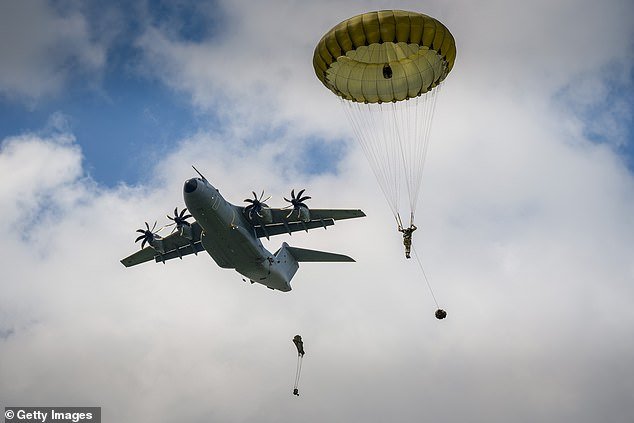 पारस उडी मारण्याची क्षमता गमावेल का? संरक्षण विभागातील कपातीचा फटका लष्कराच्या एलिट युनिटला बसू शकतो