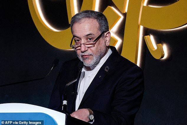 अमेरिकेचा दबाव वाढवूनही तो आपला अण्वस्त्र कार्यक्रम कधीही सोडणार नाही, असे उद्धट इराणने जाहीर केले