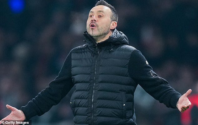 रॉबर्टो डी झार्बी ‘या आठवड्यात मार्सेल सोडणार आहे’: मॅन युनायटेड टार्गेट ‘निश्चित केले आहे की तो खेळाडू आणि क्लब प्रमुखांशी चर्चेनंतर पुढे जाऊ शकत नाही’ – प्रीमियर लीग क्लबने चेतावणी दिली