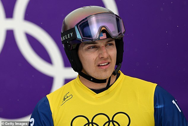 स्नोबोर्ड स्टार अपात्र ठरला म्हणून टीम यूएसएसाठी हिवाळी ऑलिंपिकमध्ये आणखी धक्का बसला… रन-टू-फिनिश विजय असूनही