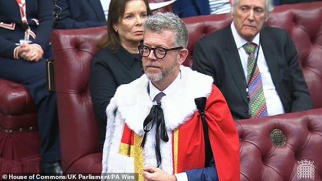 केयर स्टाररवर दुसऱ्या कामगार मित्राच्या नियुक्तीबद्दल स्पष्टीकरण देण्यासाठी दबाव आहे ज्याला पीडोफाइलसाठी मोहीम असूनही त्याला समवयस्क देण्यात आले होते.