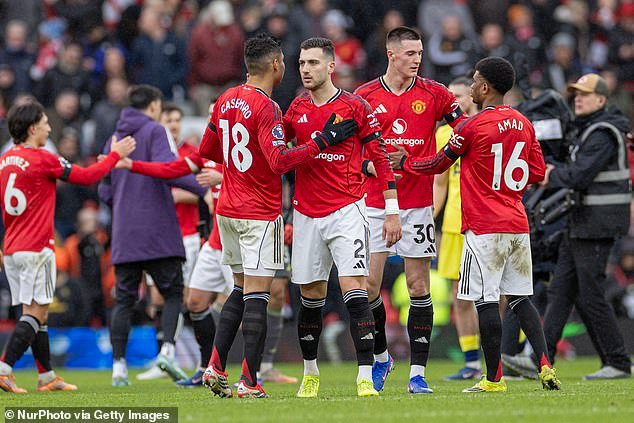 क्लबचे सह-मालक सर जिम रॅटक्लिफ यांच्या मॅन युनायटेड स्टारच्या भूमिकेवर ‘स्थलांतरितांनी वसाहत’ केलेल्या टिप्पण्यांवर मोठ्या प्रमाणावर प्रतिक्रिया उमटल्या.