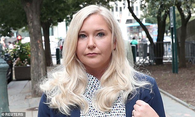 व्हर्जिनिया जिफ्फ्रेच्या मृत्यूचे कारण आणि तिच्या जवळच्या लोकांचे गुप्त ईमेल एपस्टाईनच्या फायलींमध्ये उघड झाले होते – ते घाईघाईने सुधारण्याआधी