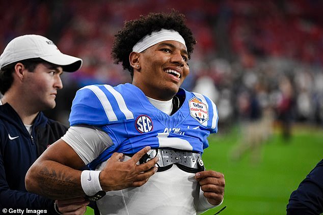 ओले मिस क्वार्टरबॅक त्रिनिदाद चॅम्बलिसला NCAA विरुद्ध बॉम्बशेल खटल्यानंतर न्यायाधीशांनी सहावा महाविद्यालयीन हंगाम दिला