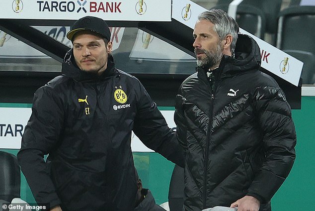 टॉटनहॅम थॉमस फ्रँकची हकालपट्टी केल्यानंतर त्यांच्या यादीतील तीन शीर्ष युरोपियन बॉससह नवीन अंतरिम व्यवस्थापकाच्या संपर्कात आहेत.