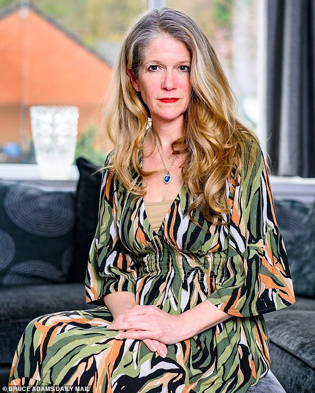 माझा लाडका पोलिस गुप्तहेर “द मॉन्स्टर” याने कर्करोगाचे नाटक करून वर्षानुवर्षे मला फसवले आणि नियंत्रित केले.