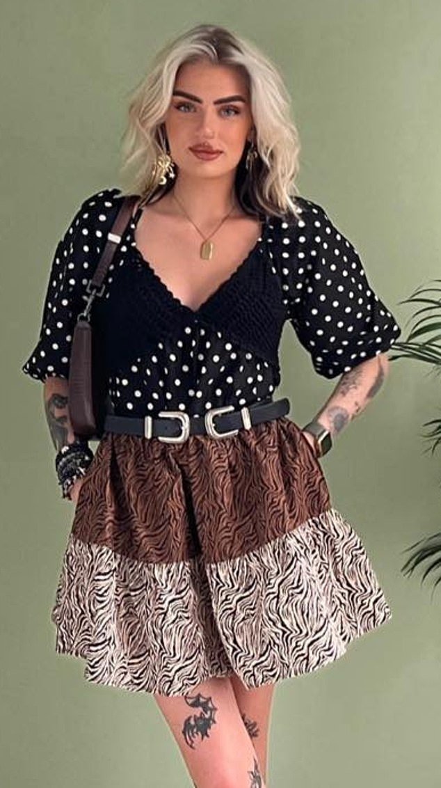 ‘ऑफिसमधील मुले माझ्याशी लैंगिक संबंध ठेवणारे पहिले कोण असेल यावर पैज लावतात’: डबल-ग्लाझ्ड सेल्सवुमन तिच्या त्रासदायक बॉसचे दुःस्वप्न प्रकट करते ज्याने तिला सांगितले: ‘जेव्हा तुमचा स्कर्ट योग्य ठिकाणी पडतो तेव्हा तुमच्या बटकडे न पाहणे कठीण आहे’