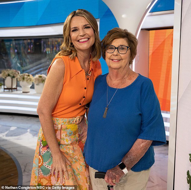 अपहरण झालेल्या नॅन्सी गुथरीच्या घराजवळ येणाऱ्या-जाणाऱ्या गाड्यांचे रेकॉर्डिंग करणारे कॅमेरे नसल्याची भीती… शेरीफ पुन्हा एकदा आगीत फडफडले.