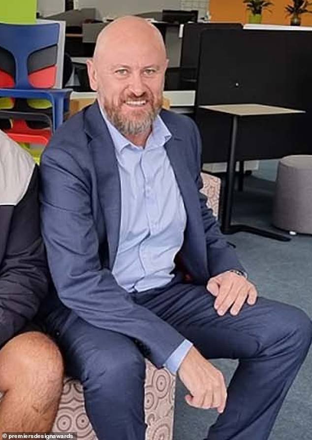 एका प्रसिद्ध स्ट्रिप क्लबमध्ये सहकाऱ्यावर खुर्ची फेकून मारणाऱ्या वरिष्ठ अधिकाऱ्याबद्दल धक्कादायक अपडेट