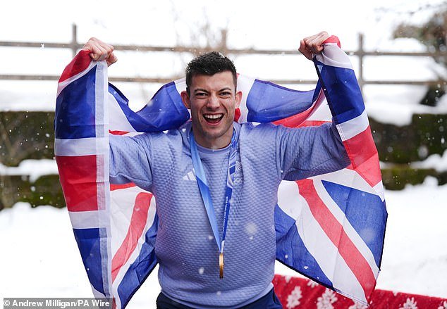 मॅट वेस्टनची मुलाखत: टीम जीबीच्या पहिल्या हिवाळी ऑलिम्पिक सुवर्णपदक विजेत्याने मार्गेरिटा पिझ्झासह कसा साजरा केला – आणि सांगाडा जिंकल्यानंतर त्याने त्याचे ‘लहान बाळ’ कुठे ठेवले