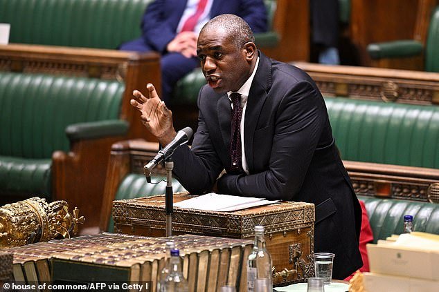 पूर्वी सत्तरहून अधिक शिक्षा होऊनही हजारो गुन्हेगार तुरुंगातून सुटतात