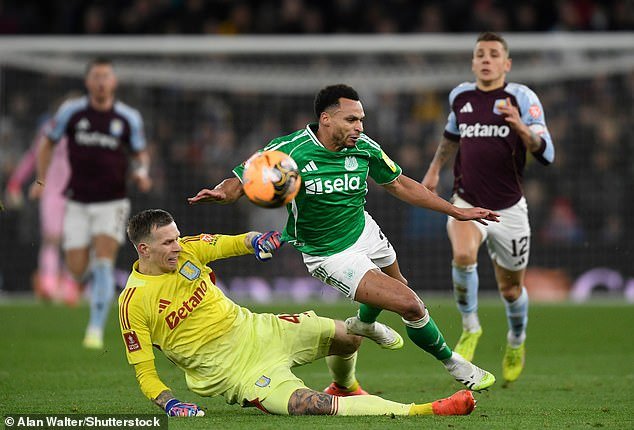 ॲस्टन व्हिला गोलकीपर मार्को बिझोटने ‘भयानक’ रेड कार्ड आव्हानासाठी जेकब मर्फीला फोडले – न्यूकॅसल जिंकण्यासाठी परत जाण्यापूर्वी