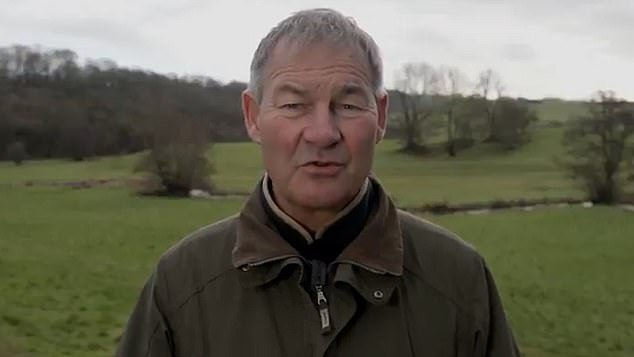 टेस्ला बॉसने माजी सुधारणावादी ब्रिटीश खासदाराच्या नवीन राजकीय पक्षाला, ब्रिटनचा पुन्हा दावा केल्याने इलॉन मस्कने नायजेल फॅरेजला अटक केली.