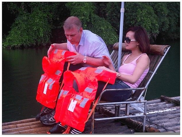 अँड्र्यूने गुपिते लीक केली आणि एपस्टाईनने फुशारकी मारली म्हणून गुप्त डिनरमध्ये चिनी मॉडेलला भेटले: ‘मी यूके शिवले’: शापित डॉसियर म्हणजे तपास होणे आवश्यक आहे