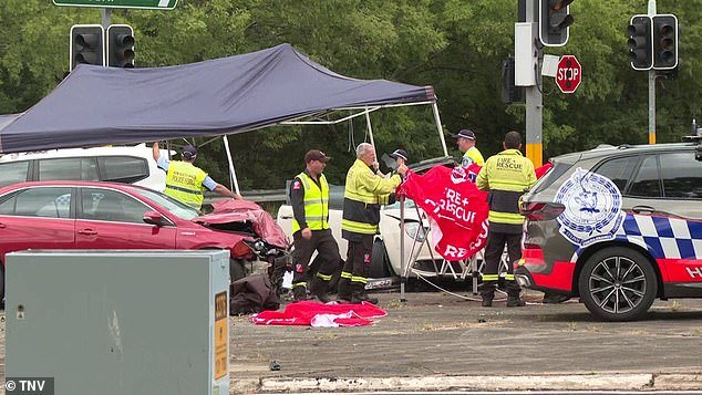 कॅमडेनमध्ये अल्फा रोमियोला चोरीची कार आदळल्याने दोन जण ठार झाल्यामुळे एका व्यक्तीवर आरोप ठेवण्यात आला आहे.