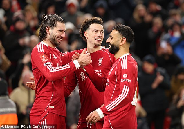 लिव्हरपूल 3-0 ब्राइटन: आर्ने स्लॉटचे पुरुष कठीण हिवाळ्यानंतर त्यांचे खोबणी शोधत आहेत, इएएन हर्बर्ट लिहितात – आणि फ्लॅश आणि स्टीलच्या आणखी एका प्रदर्शनासह उन्हाळ्यात स्वाक्षरी होत आहे