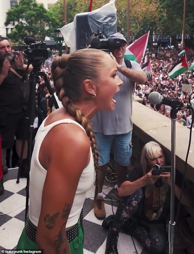 ऑस्ट्रेलियन ऑफ द इयरचा सन्मान काढून घेण्यासाठी कॉल वाढत असताना ग्रेस टेम याचिकेवर 25,000 स्वाक्षऱ्या झाल्या