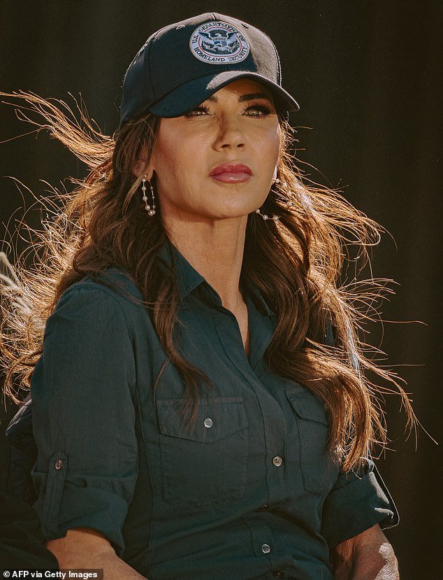 ICE ला आव्हान देण्याचे धाडस करणाऱ्या अज्ञात अमेरिकन लोकांना उघड करण्याची क्रिस्टी नोएमची गुप्त मोहीम उघड झाली आहे