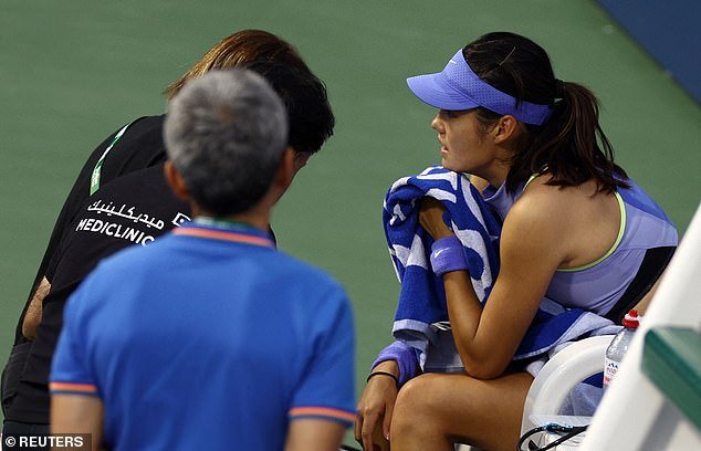 दुबई टेनिस चॅम्पियनशिपमधील ताज्या पराभवात मेडिकल टाइमआउट कॉल केल्यानंतर एम्मा रडुकानूला आणखी एक आरोग्याची भीती वाटते.