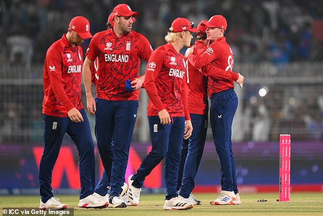 इंग्लंडने त्यांच्या दातांच्या त्वचेमुळे विश्वचषक इतिहासातील सर्वात मोठा धक्का टाळला – परंतु त्यांनी असे खेळल्यास त्यांना सर्वोच्च पारितोषिक जिंकण्याची कोणतीही शक्यता नाही, असे रिचर्ड गिब्सन लिहितात.