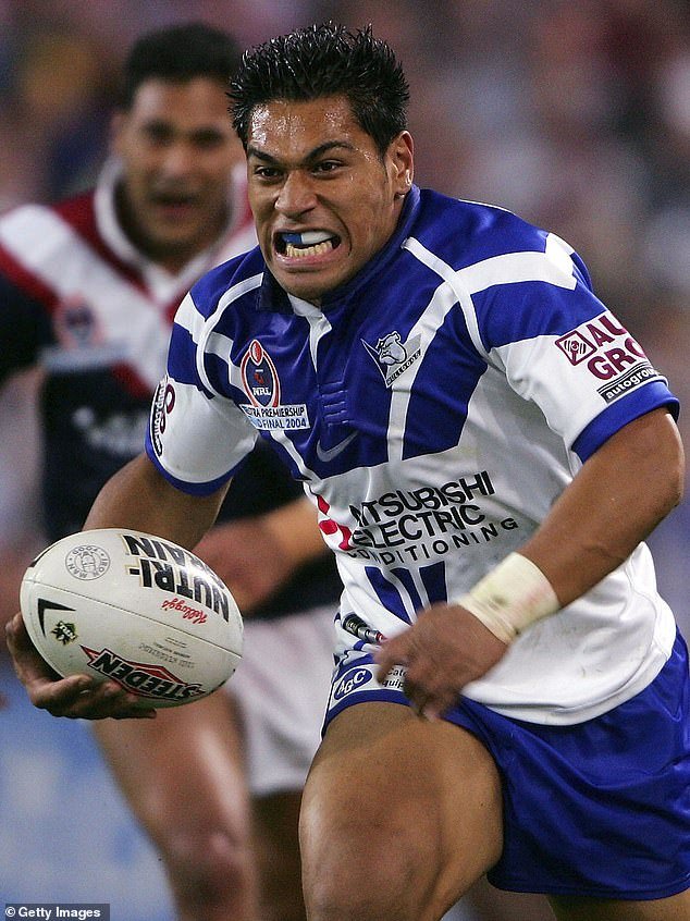 NRL स्टार मॅट उटेने सिडनीच्या कारवर दोन गोळ्या झाडल्या