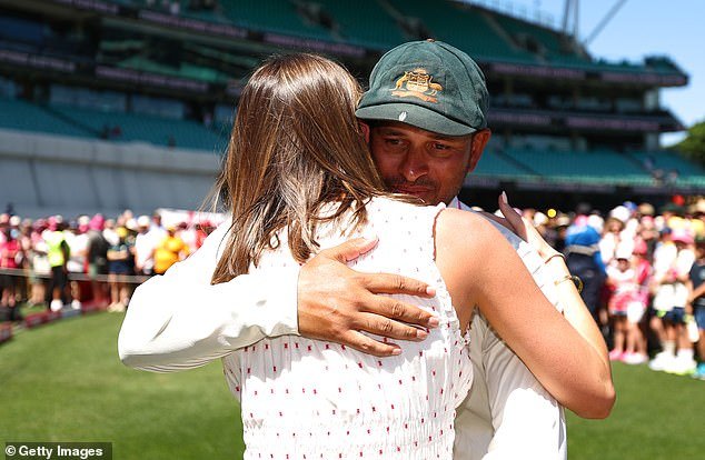 उस्मान ख्वाजाने कसोटी क्रिकेटमधून निवृत्ती घेतल्यानंतर मोठ्या कौटुंबिक बातम्या जाहीर केल्या