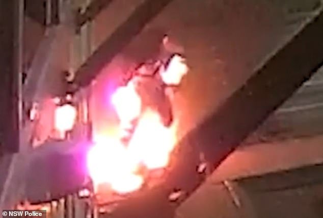 ब्रेझन हंटर व्हॅलीमधील दरोडा चोराच्या कृत्ये कॅमेऱ्यात कैद झाल्यानंतर उलटला