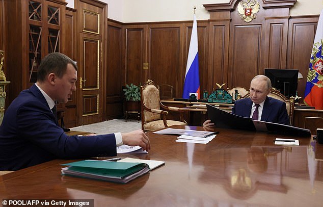 हिवाळी ऑलिंपिकमध्ये फिगर स्केटर रशियाहून जर्मनीला गेल्यानंतर व्लादिमीर पुतिनच्या क्रीडा प्रमुखावर ‘निव्वळ विश्वासघात’ केल्याचा आरोप – राजकारण्यांनी क्रूर कायदा बदलण्याची धमकी दिली