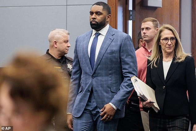 मिशिगनचे प्रशिक्षक शेरॉन मूर यांना न्यायाधीशांनी संभाव्य लाइफलाइनमधून काढून टाकले कारण पोलिसांचे मोठे गैरवर्तन उघड झाले