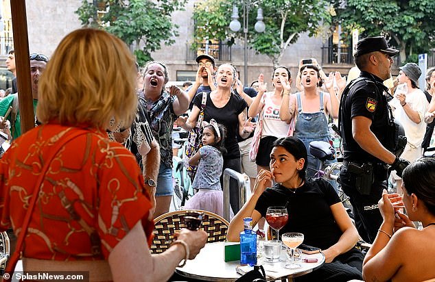 पर्यटनविरोधी जमाव ब्रिटनच्या आणखी एका उन्हाळ्याची तयारी करत आहे: माजोर्का आंदोलकांनी चेतावणी दिली आहे की त्यांनी आधीच व्यत्यय योजना सुरू केली आहे