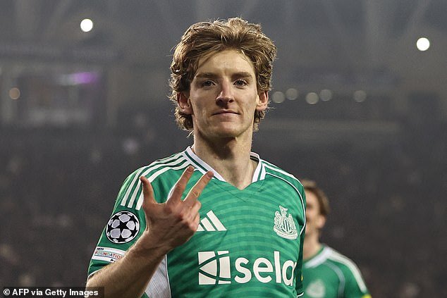 अँथनी गॉर्डनने 33 मिनिटांच्या हॅटट्रिकसह चॅम्पियन्स लीगचा इतिहास रचला – हाफ-टाइमच्या स्ट्रोकवर चौथा जोडण्यापूर्वी – न्यूकॅसलने मिनोस कराबागविरुद्ध दंगल केली.