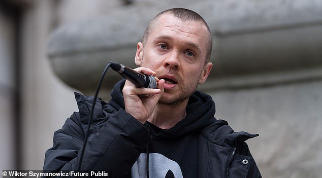 त्यामुळे ऑस्ट्रेलिया उद्ध्वस्त झाला आहे आणि उशीर होण्यापूर्वी तुम्हाला सावध करण्यासाठी मी इंग्लंडहून आलो आहे